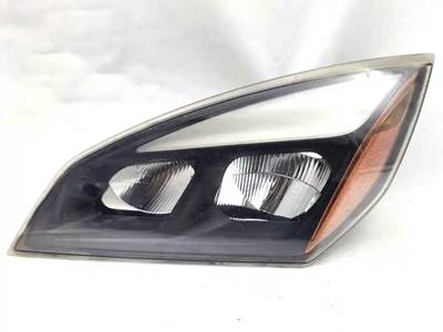 Freightliner Cascadia 126 Headlight Assembly