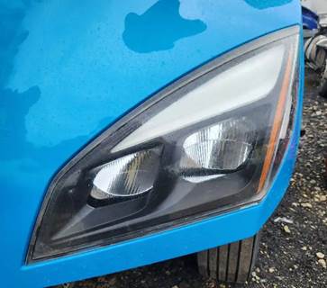 Freightliner Cascadia 126 Headlight Assembly