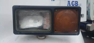 Freightliner Century Class 112 Headlight Assembly for a 2000 Freightliner CENTURY CLASS 12
