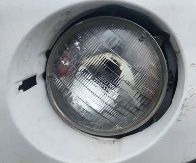 Freightliner Century Class 112 Headlight Assembly for a 2000 Freightliner CENTURY CLASS 12