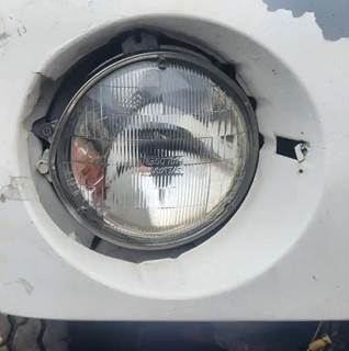 Freightliner Century Class 112 Headlight Assembly for a 2000 Freightliner CENTURY CLASS 12