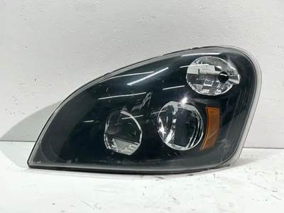Freightliner Headlight Assembly for a 2017 Freightliner Cascadia P3