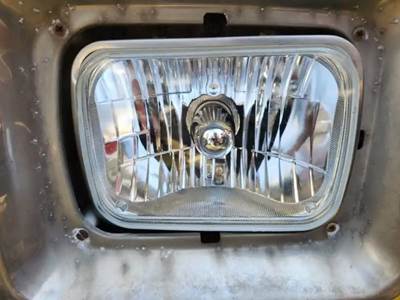 International F5070 Headlight Assembly for a 1993 International F-5070