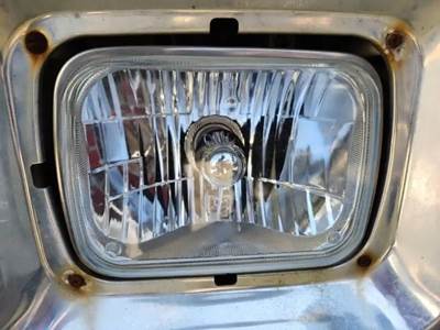 International F5070 Headlight Assembly for a 1993 International F-5070
