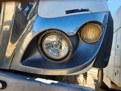 International HV507 Headlight Assembly