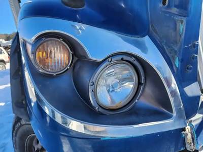 International HV613 Headlight Assembly