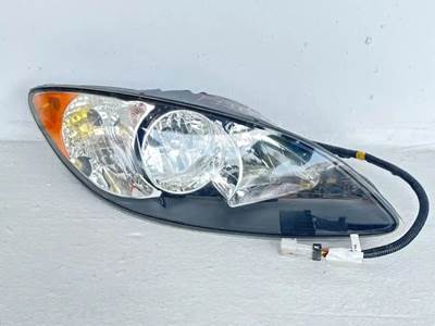 International RH613 Headlight Assembly