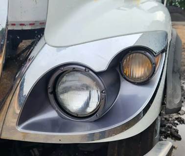 International WorkStar 7500 Headlight Assembly