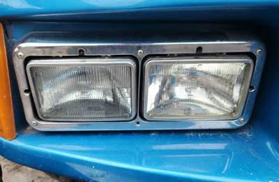 Kenworth T600 Headlight Assembly