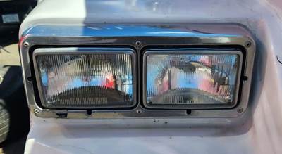 Kenworth T800 Headlight Assembly