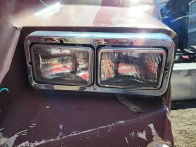 Kenworth T800 Headlight Assembly