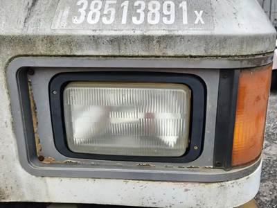 Mack CHN613 Headlight Assembly