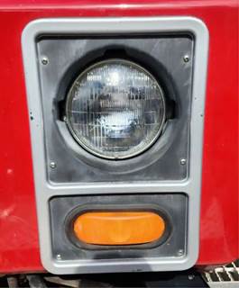 Mack MC688FC Headlight Assembly