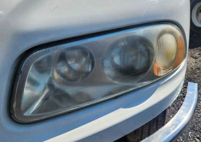Mack Pinnacle CXU613 Headlight Assembly for a 2018 Mack CXU613