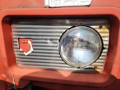 Mack RD686SX Headlight Assembly
