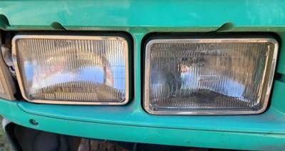 Mitsubishi FM65F Headlight Assembly