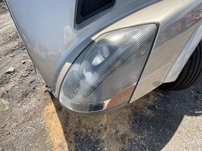 Volvo VNL Headlight Assembly