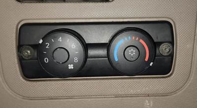Used 2014 Freightliner Cascadia 125 Bunk Temperature Control