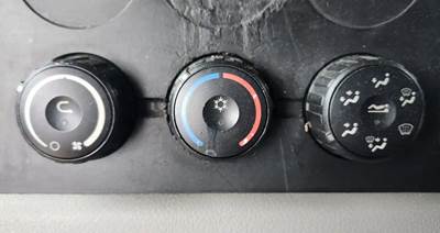 Freightliner Cascadia 126 Heater / AC Temp Control