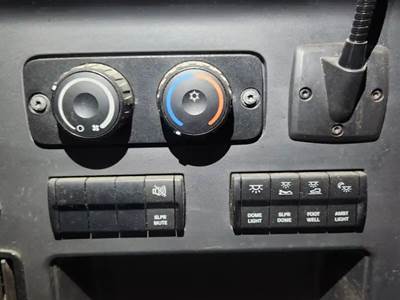 Freightliner Cascadia 126 Heater / AC Temp Control