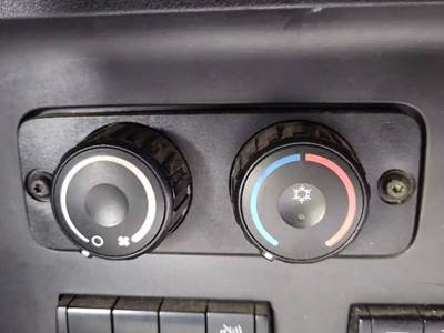 Freightliner Cascadia 126 Heater / AC Temp Control