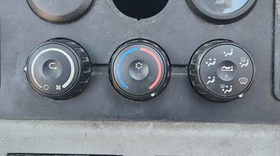 Used 2019 Freightliner Cascadia 126 Temperature Control Assembly with Sleeper Controls