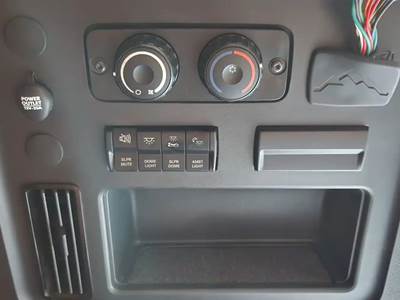 Used 2020 Freightliner Cascadia 126 Sleeper Heater/AC Control Panel