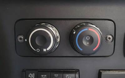2019 Freightliner Cascadia 126 Bunk Heater / AC Temperature Control