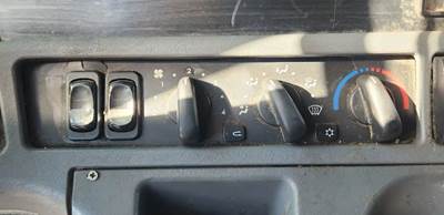 2004 Freightliner Columbia 120 Heater / AC Temperature Control Assembly