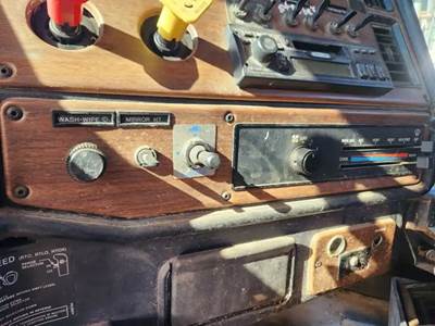 Freightliner FLD112SD Heater / AC Temp Control