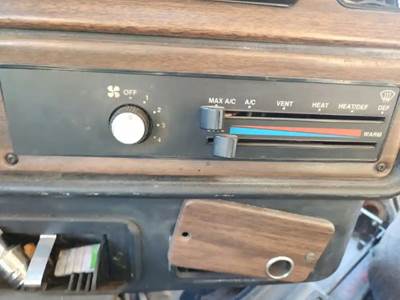 Freightliner FLD120SD Heater / AC Temp Control