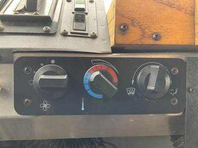 Freightliner MT55 Heater / AC Temp Control for a 2001 Freightliner MT55 Chassis