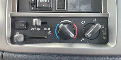 Used 2014 Hino 338 Heater/AC Temperature Control Assembly