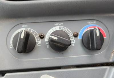 2010 IC Corporation PB105 Heater/AC Temperature Control Assembly