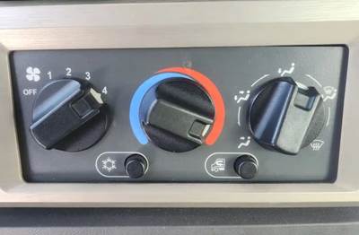 Mack Granite GU813 Heater / AC Temp Control for a 2008 Mack GU813