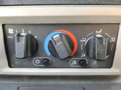 Mack Pinnacle CXU613 Heater / AC Temp Control for a 2016 Mack CXU613