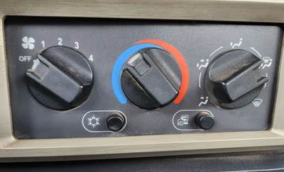 Mack Titan TD713 Heater / AC Temp Control for a 2010 Mack TD713