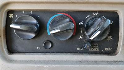 Mack Vision CXN613 Heater / AC Temp Control for a 2006 Mack CXN613