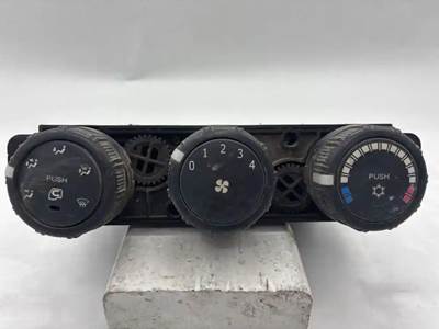 Used 2012 Mitsubishi FEC92S Heater/AC Control Assembly