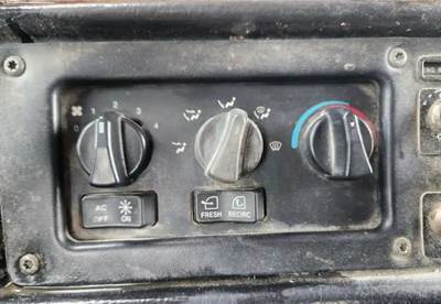 Used 2004 Peterbilt 385 Heater / AC Temperature Control Assembly