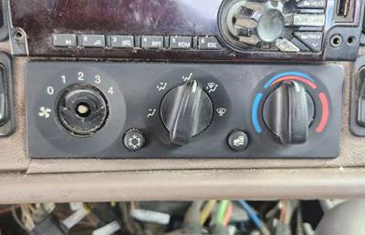 Used 2019 Peterbilt 389 Heater / AC Temperature Control Assembly
