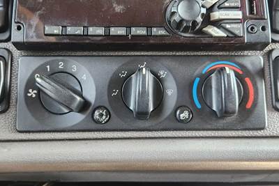 Used 2019 Peterbilt 389 Heater/AC Temperature Control Assembly