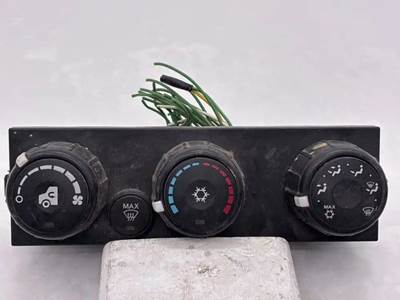 (Used) Cab & Cab Parts, Heater/Ac Control Assys- Part Number: 4065331C4, DS0135,