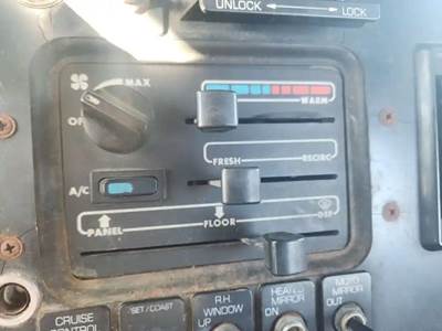 Volvo / WhiteGMC WG64T Heater / AC Temp Control for a 1995 Volvowhitegmc WG64T