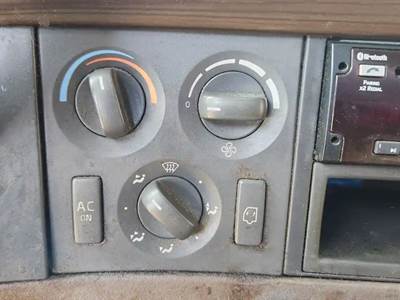 2013 Volvo VNL Heater / AC Temperature Control Assembly