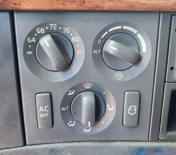 Used 2006 Volvo VNL Heater / AC Temperature Control Assembly