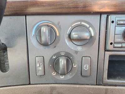 Used 2015 Volvo VNL Heater/AC Temperature Control Assembly