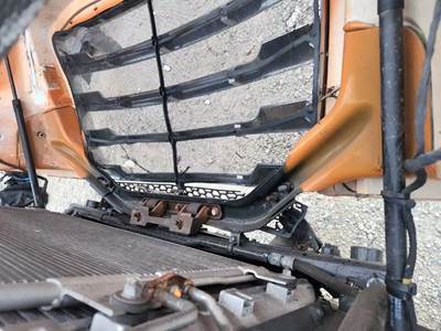 Freightliner Cascadia 126 Hood Hinge