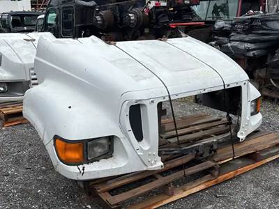 Ford F-650 Hood for a 2005 Ford F650