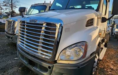 Freightliner Cascadia 113 Hood